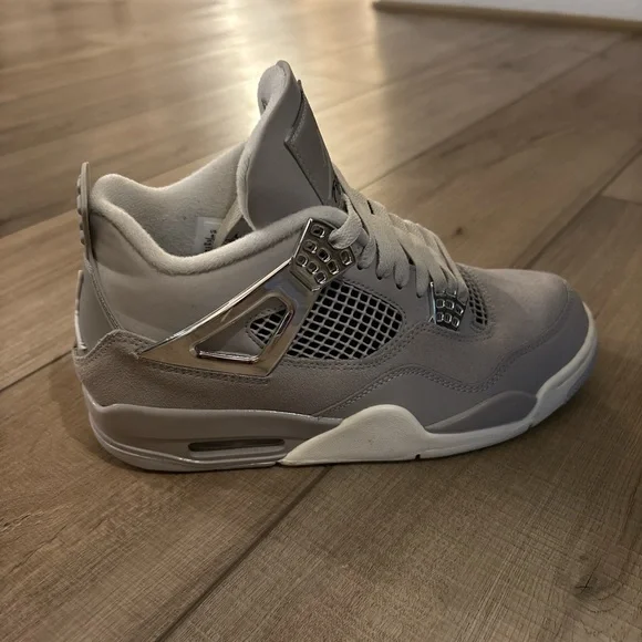 Gray Air Jordan 4 Sneakers ‘frozen moments’